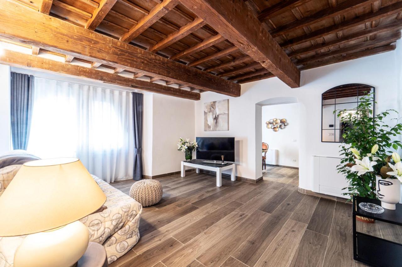 Palazzovilla Historic Building Luxury Apartamento Florencia